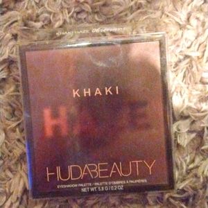 Khaki eyeshadow palette